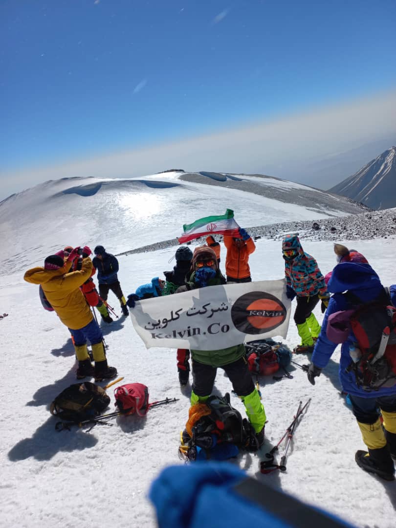 صعود تیم کوهنوردی شرکت کلوین به قله آرارات (بام کشور ترکیه)